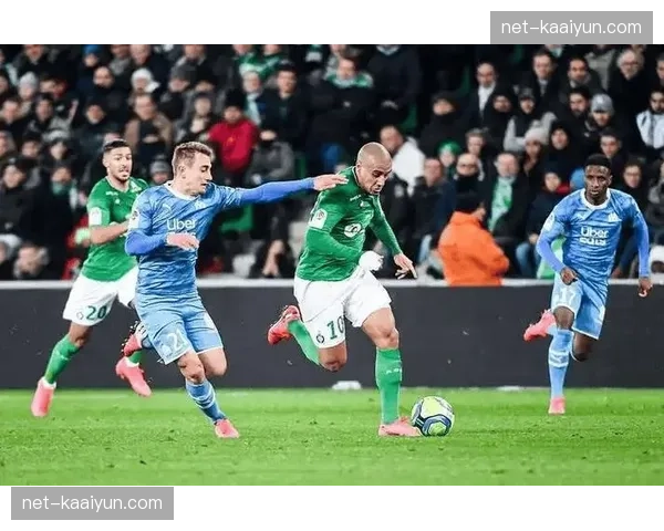 维拉拉回旧将道格拉斯·路易斯,中场伤病潮得缓解 维拉拉回旧将道格拉斯·路易斯,中场伤病潮得缓解